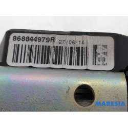 Renault - Megane - Front seatbelt, right