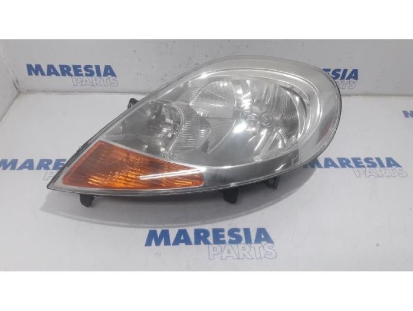 Renault - Trafic - Koplamp links