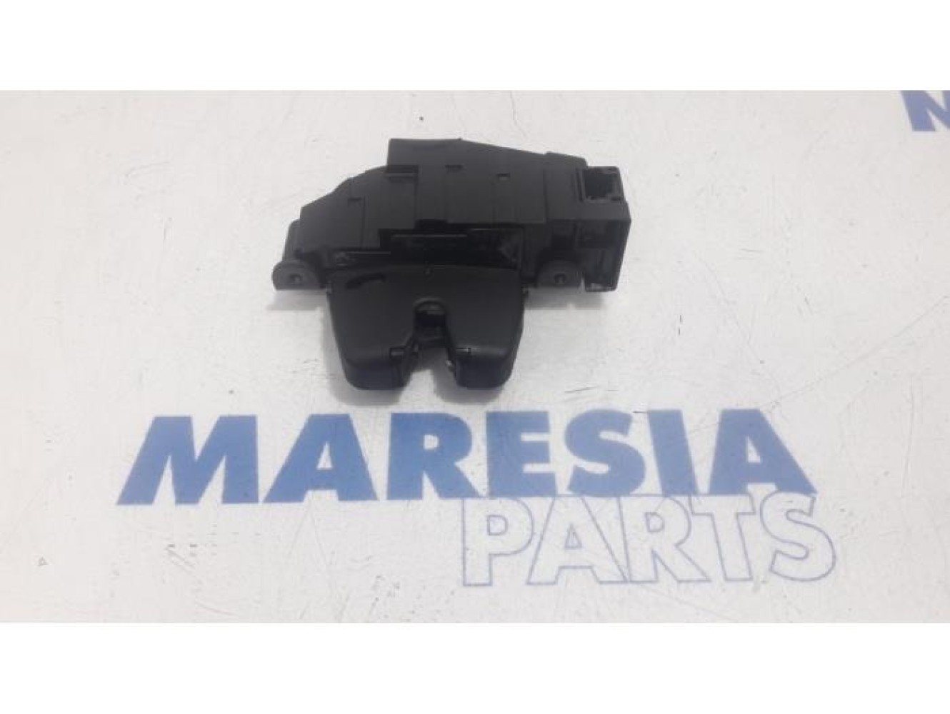 Peugeot - 207 - Tailgate lock mechanism