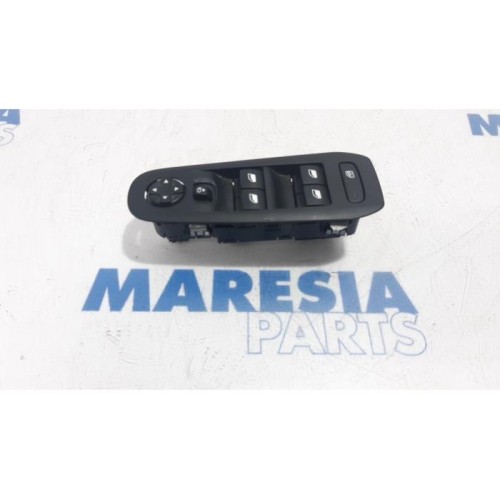 Peugeot - 308 - Multi-functional window switch