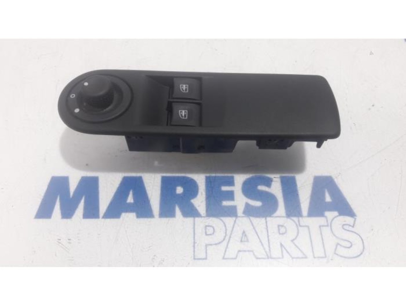 Renault - Clio - Multi-functional window switch