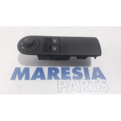 Renault - Clio - Multi-functional window switch