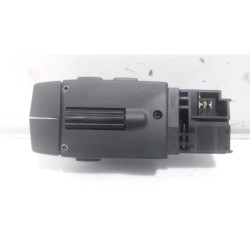 Renault - Clio - Steering wheel mounted radio control