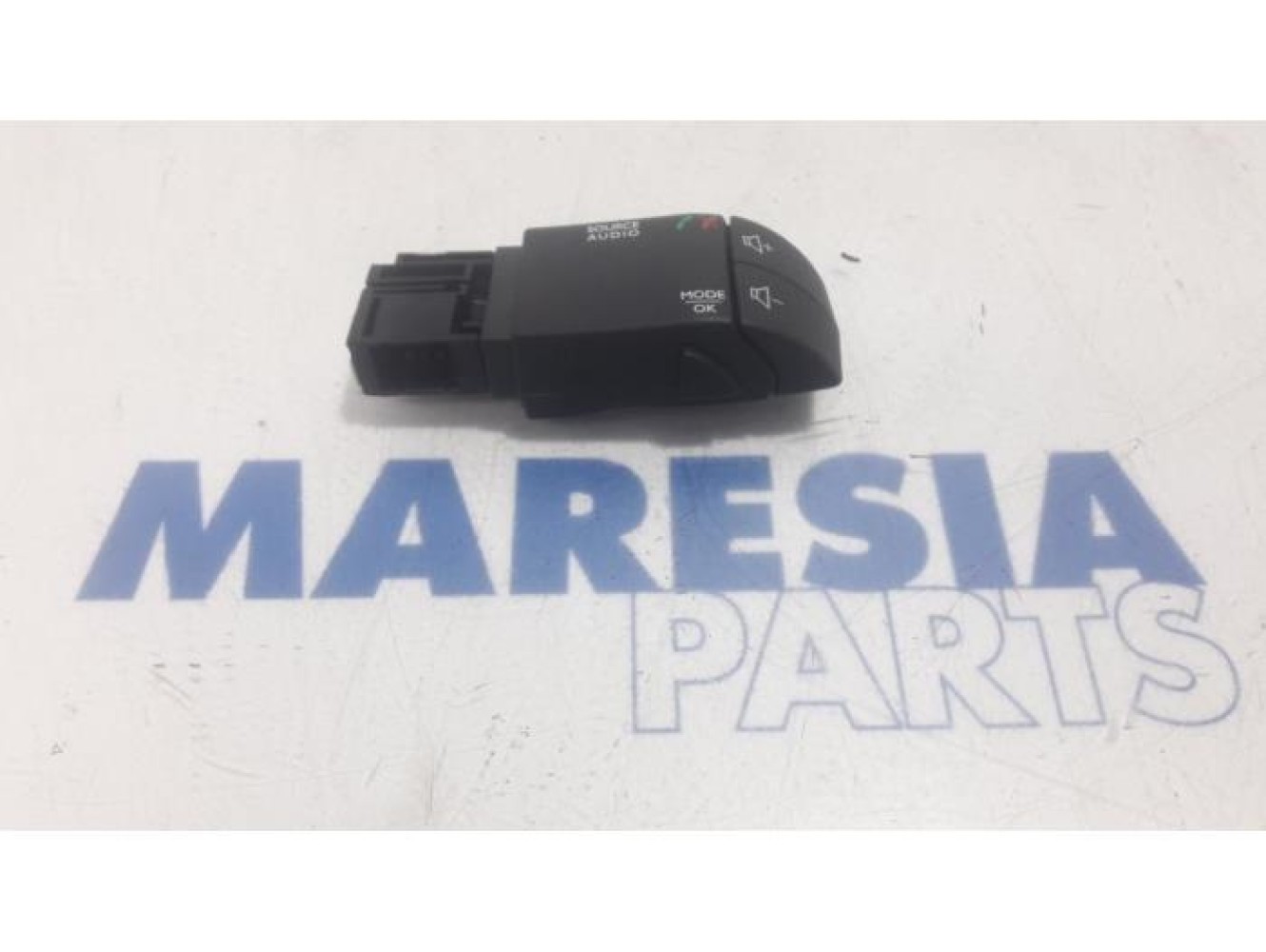 Renault - Clio - Steering wheel mounted radio control