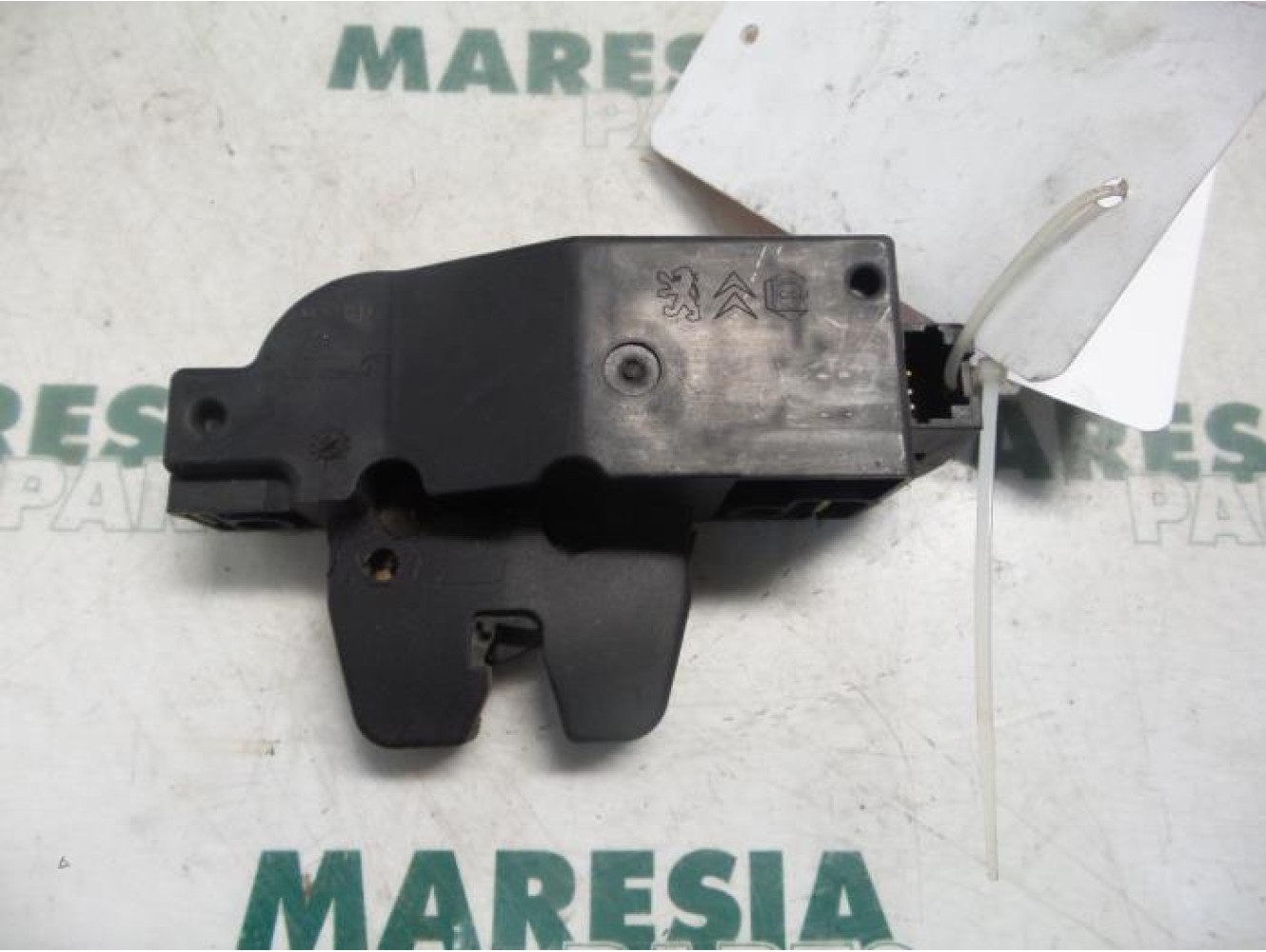Peugeot - 407 - Tailgate lock mechanism