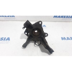 Renault - Clio - Knuckle, front right