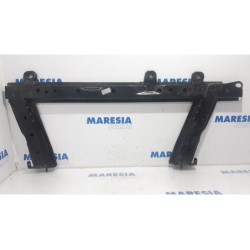 Renault - Clio - Radiator bar
