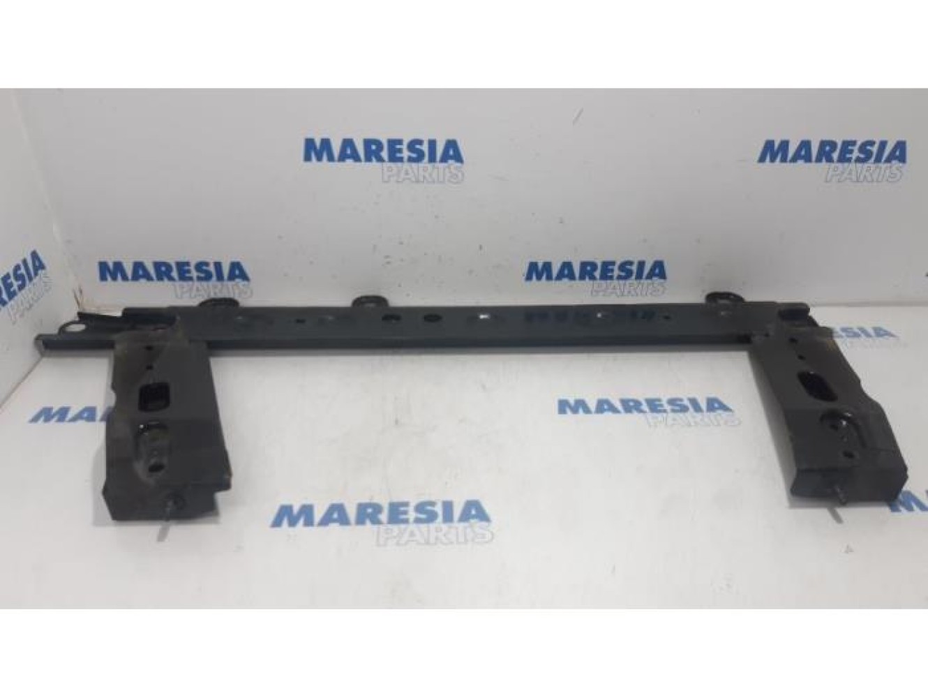 Renault - Clio - Radiator bar