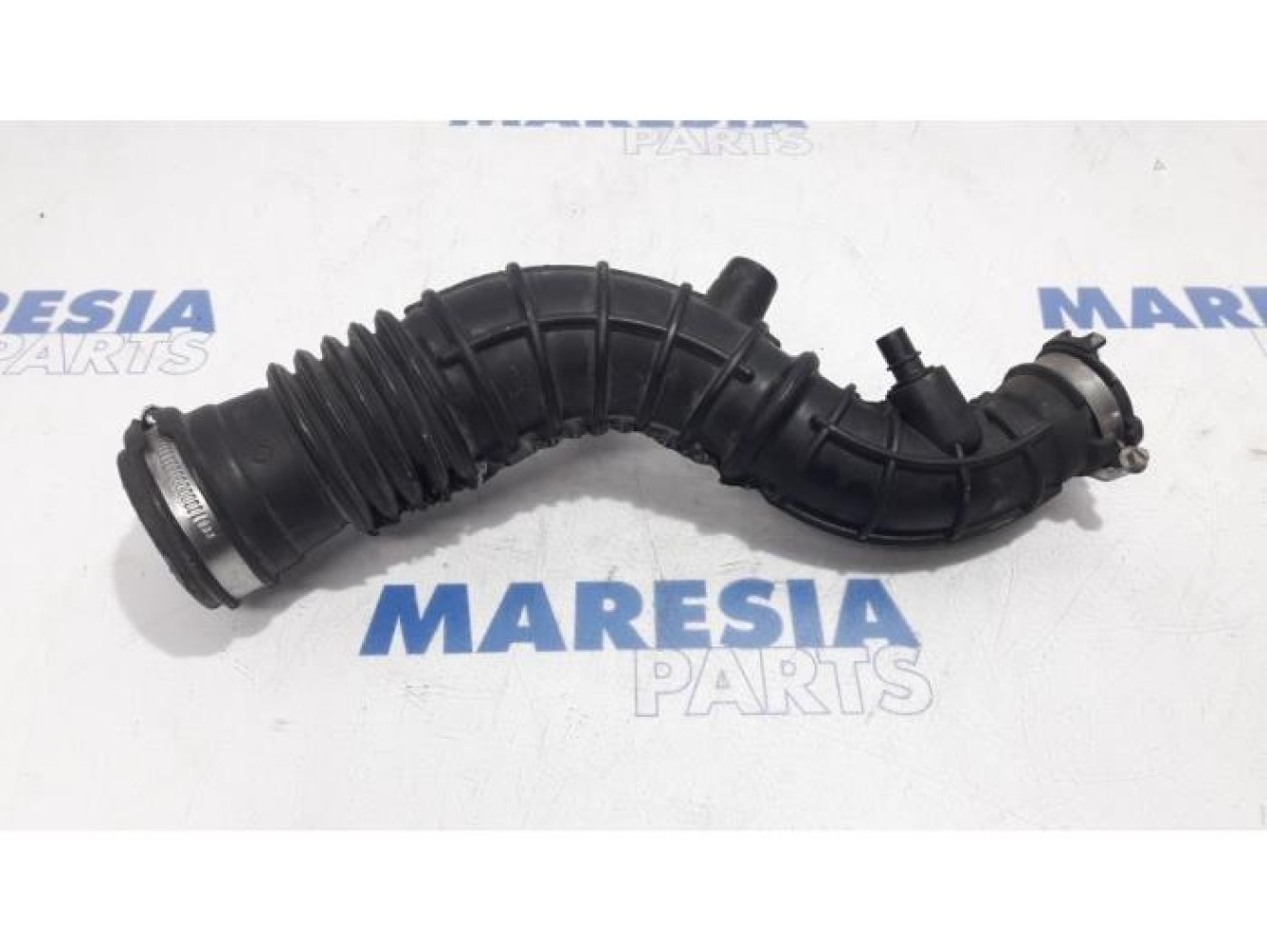 Renault - Clio - Air intake hose