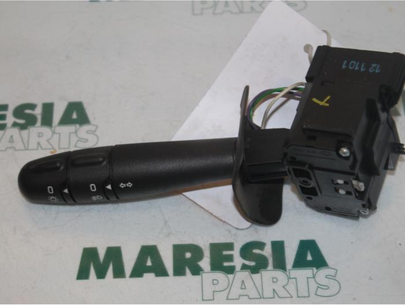 Renault - Clio - Indicator switch