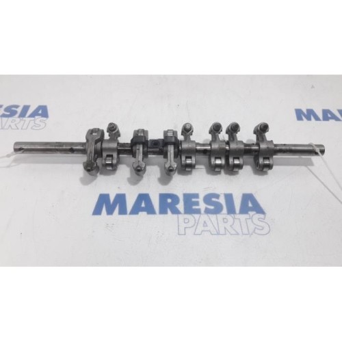 Opel - Vivaro - Rocker arm shaft