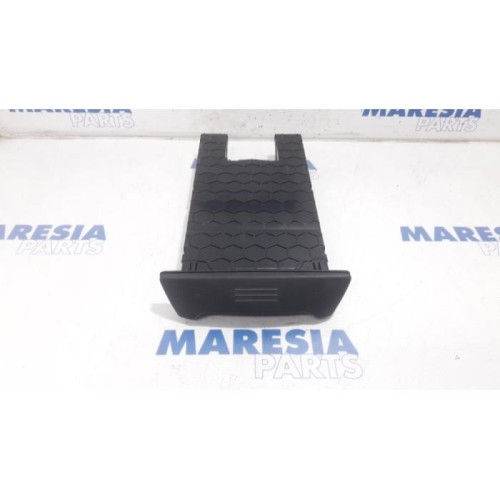 Renault - Master - Dashboard cover / flap