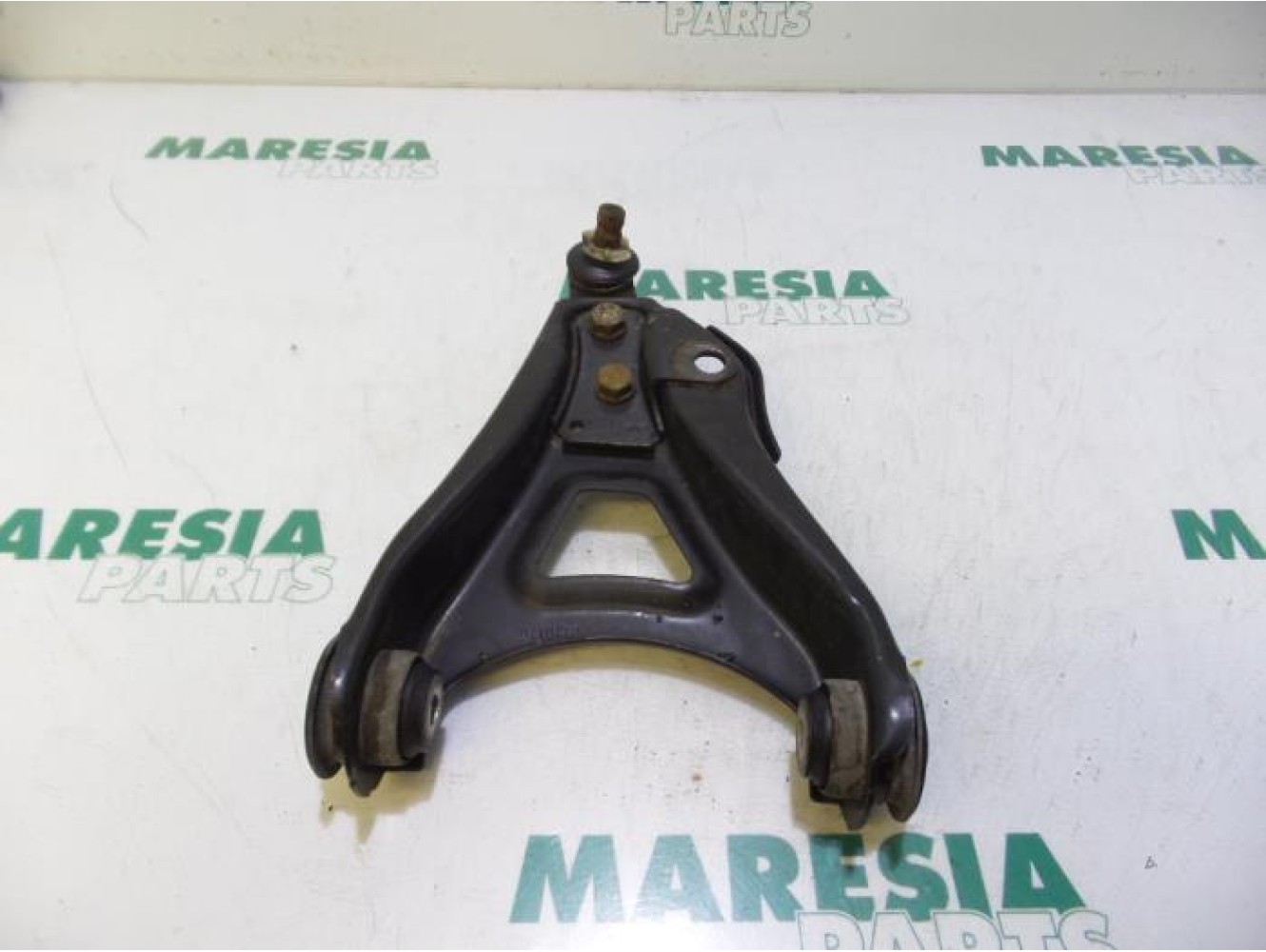 Renault - Kangoo - Front lower wishbone, right