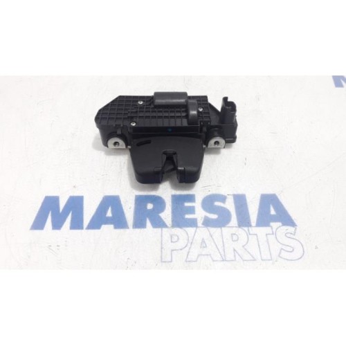 Citroen - DS3 - Tailgate lock mechanism
