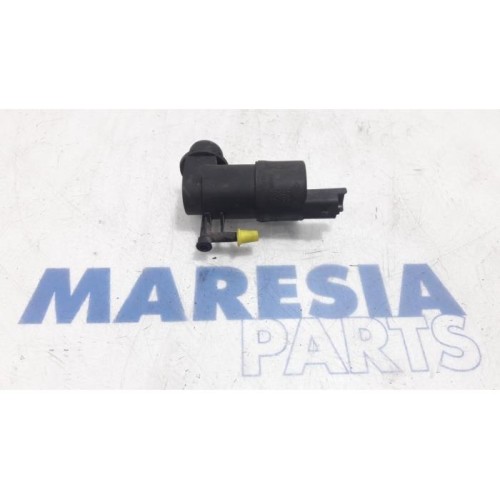 Renault - Master - Windscreen washer pump