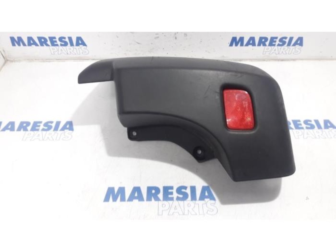 Renault - Master - Rear bumper component, right