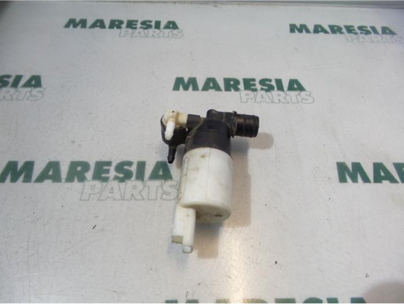 Renault - Megane Scenic - Windscreen washer pump