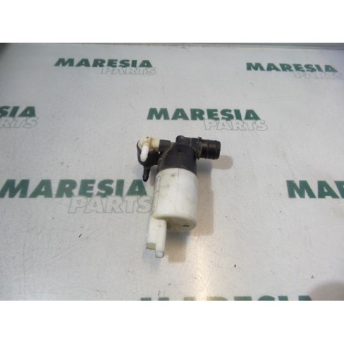 Renault - Megane Scenic - Windscreen washer pump