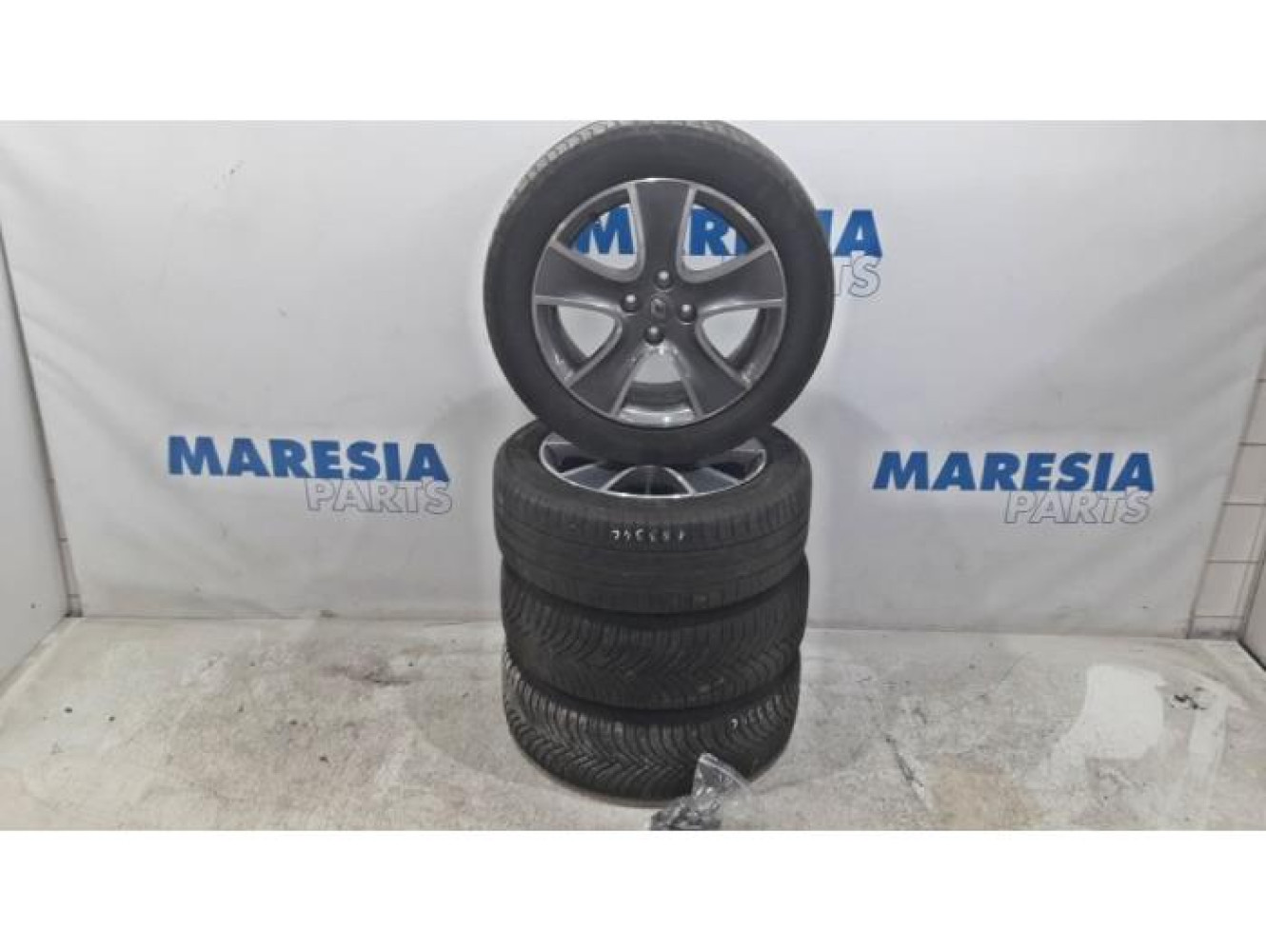 Renault - Clio - Sportvelgenset + banden