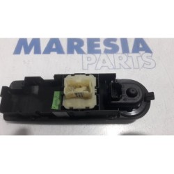 Renault - Clio - Multi-functional window switch