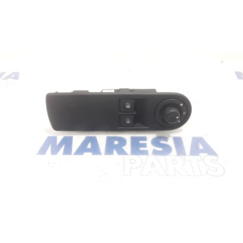 Renault - Clio - Multi-functional window switch