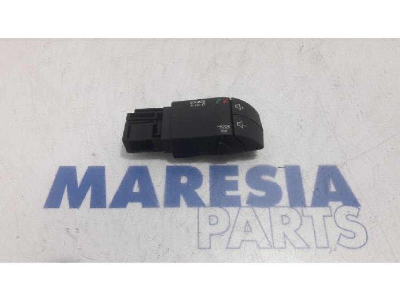 Renault - Clio - Commande radio volant