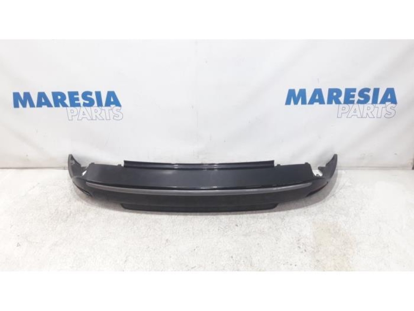 Renault - Clio - Rear bumper component, central