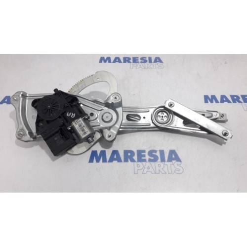 Renault - Scenic - Rear door window mechanism 4-door, right