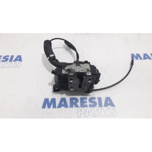 Renault - Scenic - Rear door mechanism 4-door, right