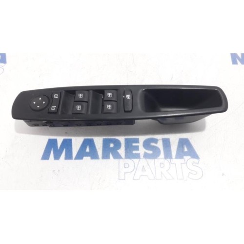 Renault - Scenic - Multi-functional window switch