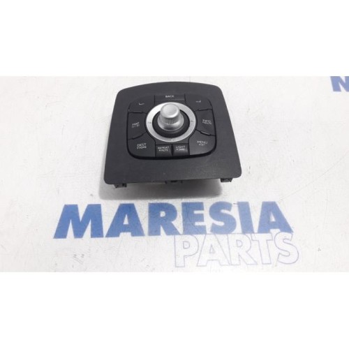 Renault - Scenic - Panneau de commandes navigation