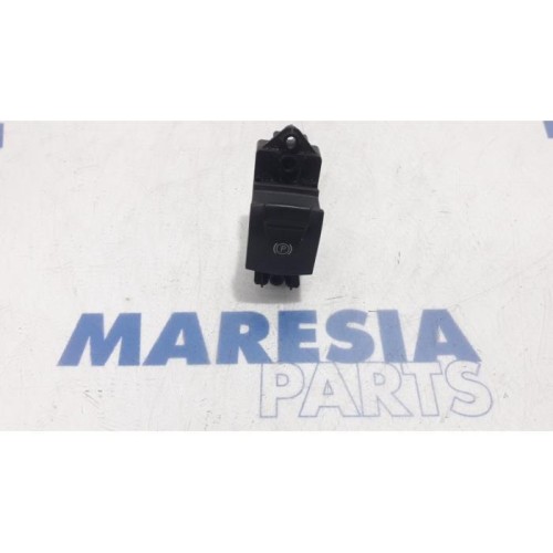 Renault - Scenic - Parking brake switch
