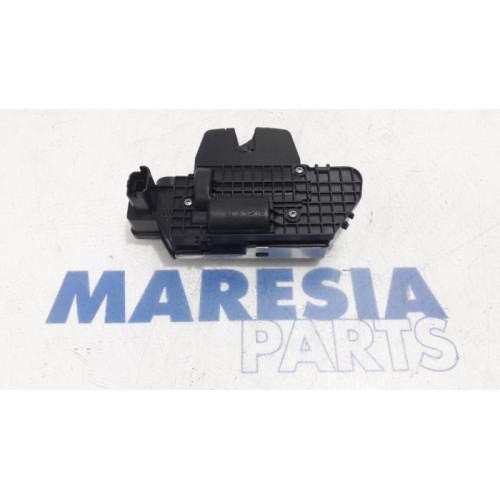Peugeot - 3008 - Tailgate lock mechanism