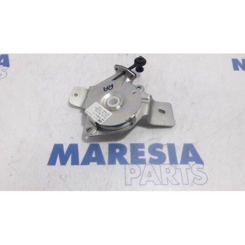 Peugeot - 3008 - Tailgate hinge
