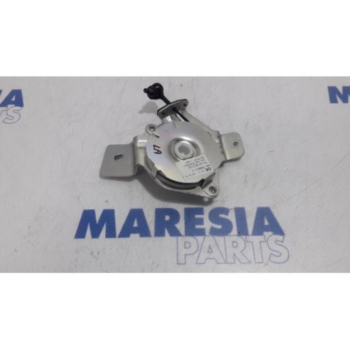 Peugeot - 3008 - Tailgate hinge