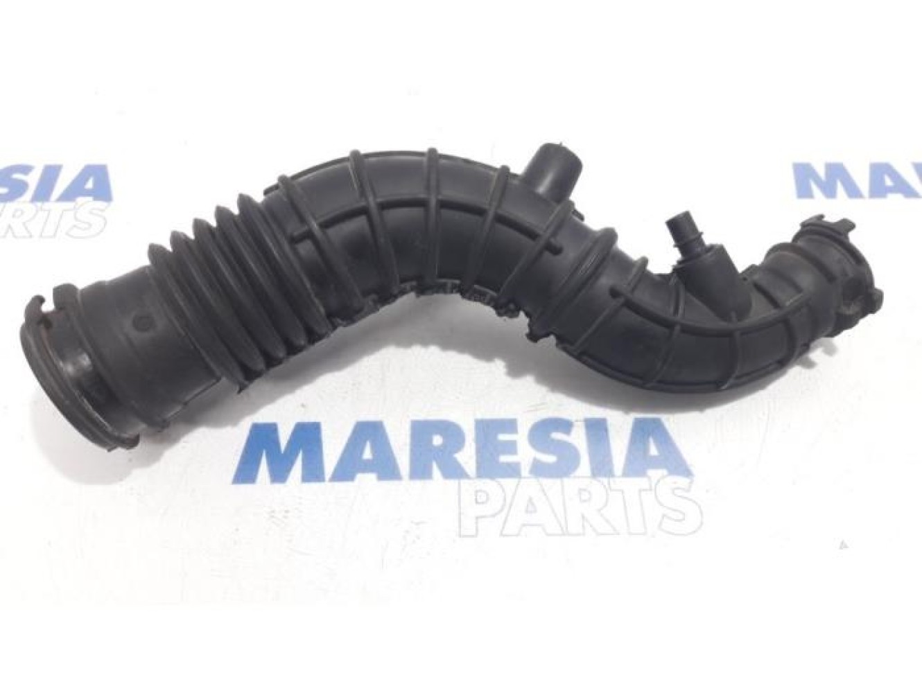Renault - Clio - Air intake hose