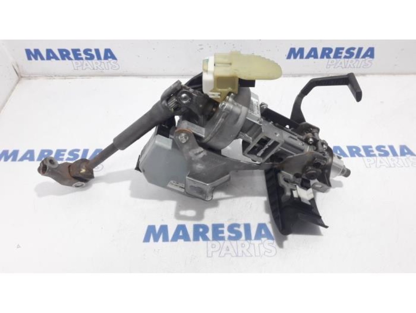 Renault - Scenic - Steering column housing