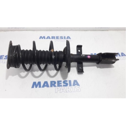 Renault - Clio - Front shock absorber rod, right