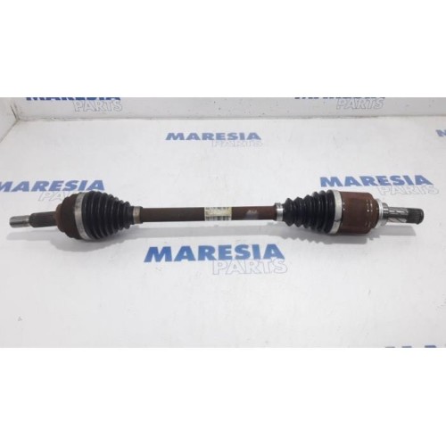 Renault - Clio - Front drive shaft, left