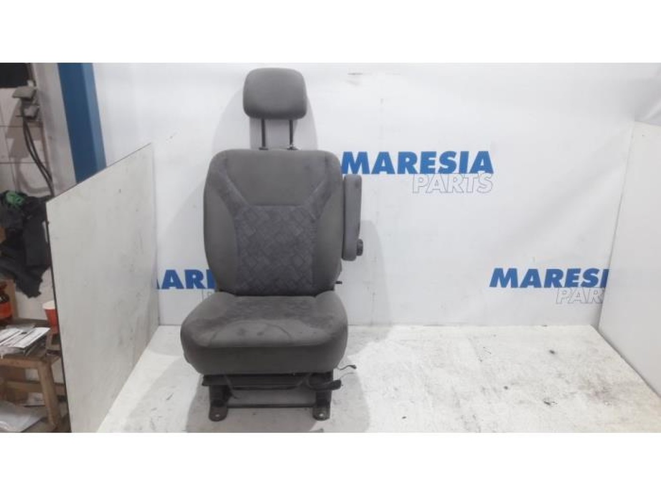 Opel - Vivaro - Seat, right