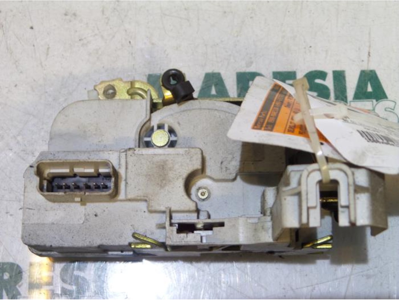 Peugeot - 307 - Door lock mechanism 4-door, front left