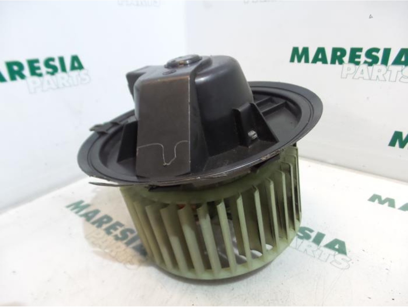 Alfa Romeo - 145/146 - Heating and ventilation fan motor