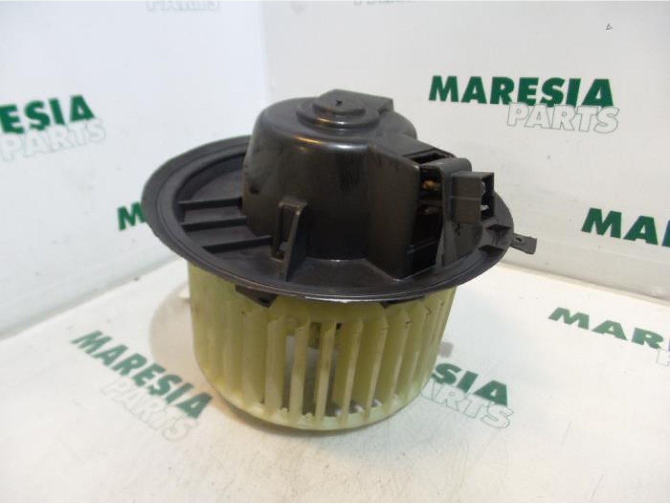 Alfa Romeo - 145/146 - Heating and ventilation fan motor