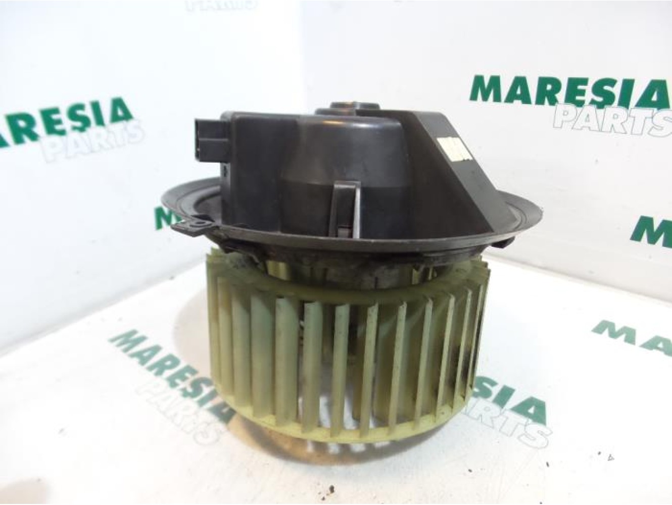 Alfa Romeo - 145/146 - Heating and ventilation fan motor