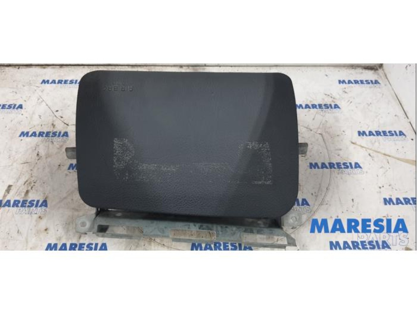 Renault - Clio - Right airbag (dashboard)