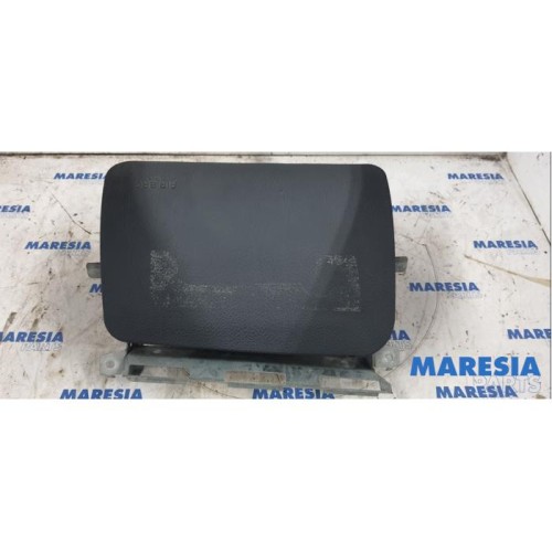 Renault - Clio - Right airbag (dashboard)