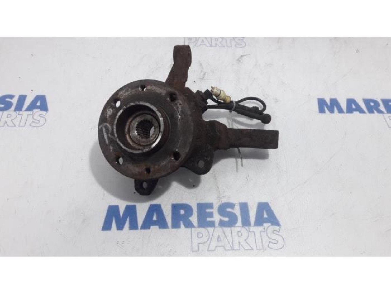 Renault - Clio - Knuckle, front right