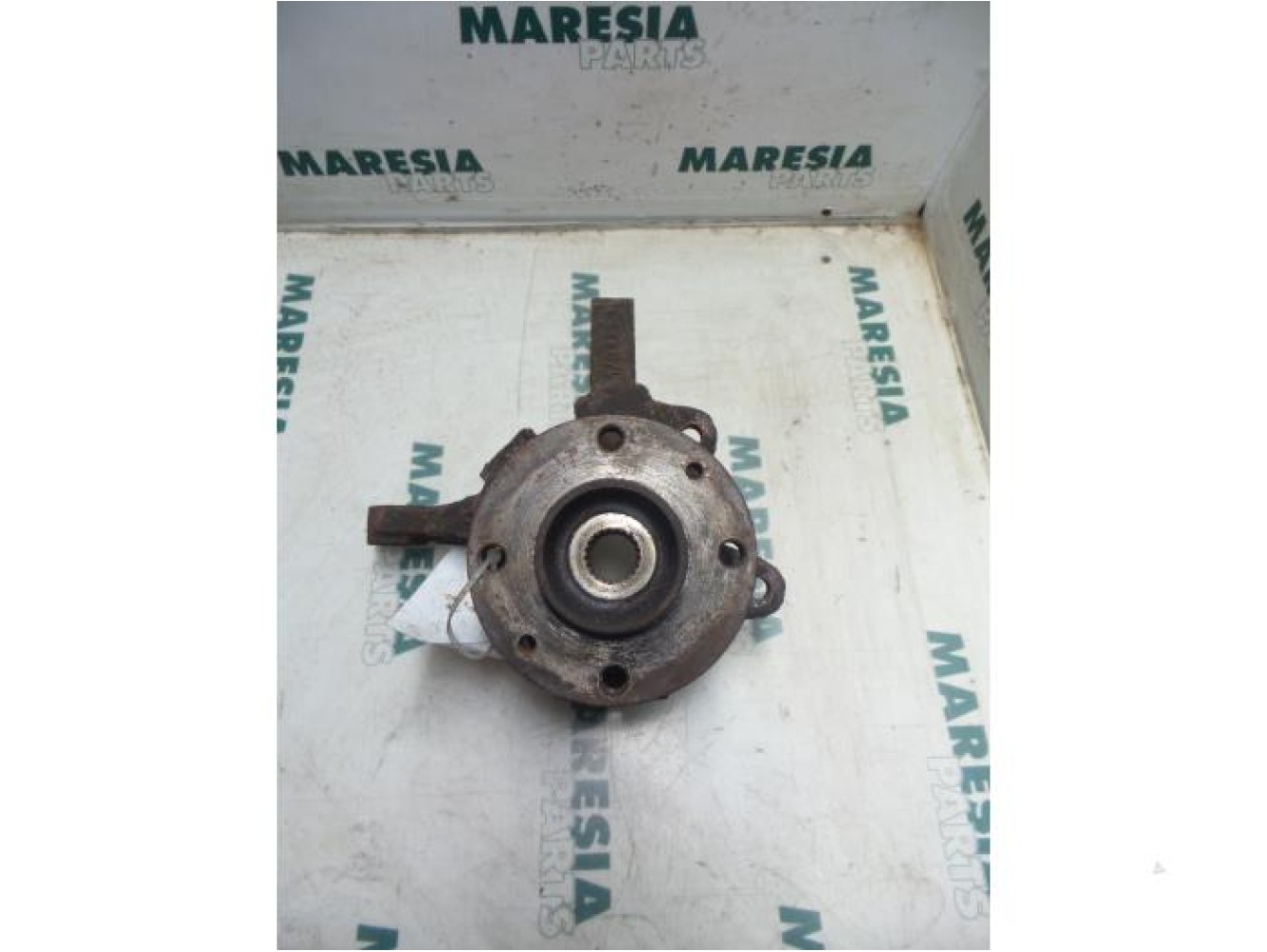 Renault - Clio - Knuckle, front right