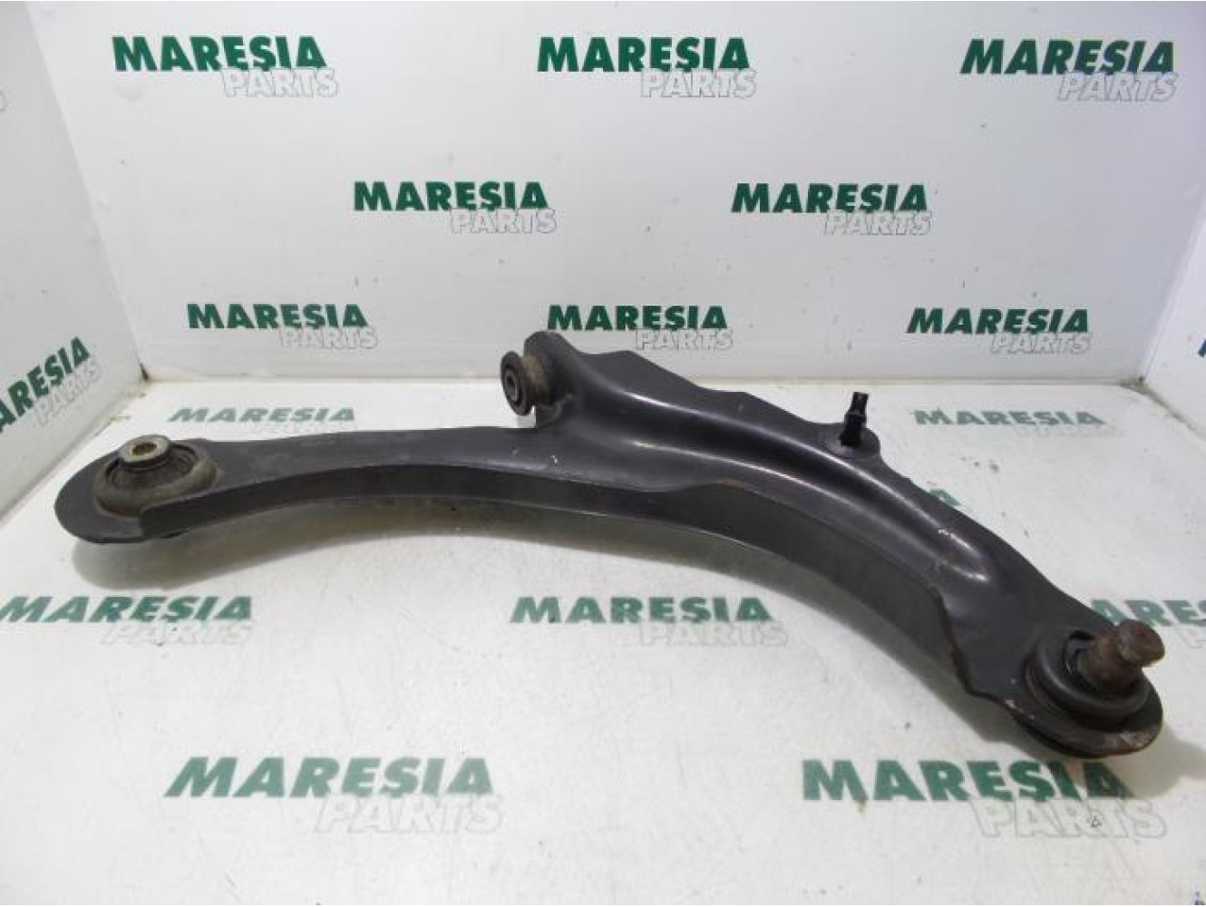 Renault - Megane - Front lower wishbone, right