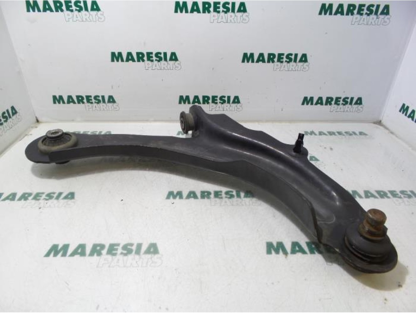 Renault - Megane - Front lower wishbone, right